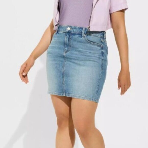 Torrid Mini Vintage Stretch Denim Skirt Size 24 #28 - Picture 1 of 6